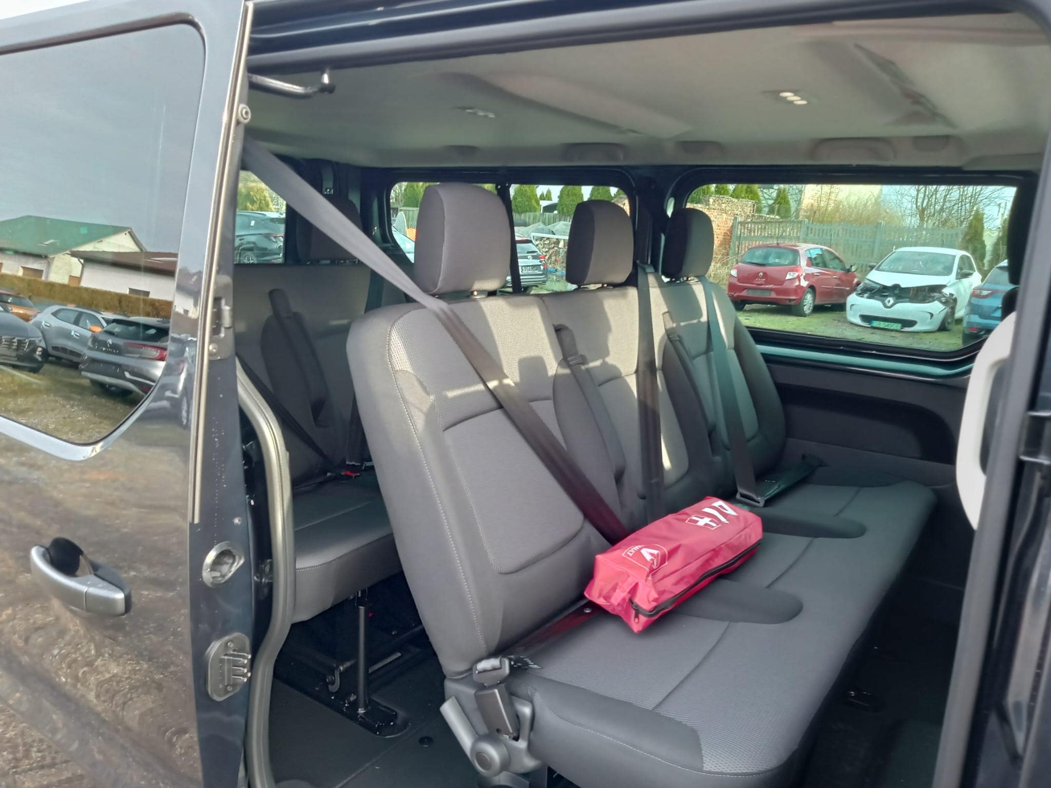 2c6a5741 7046 4e16 b3aa 7571e6bdd58d 2