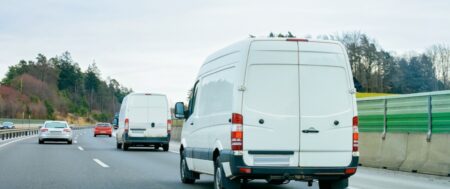 Samochody dostawcze polecane na długie trasy międzynarodowe